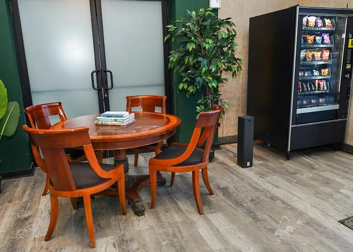 Modern 2br In South Loop With Optional Parking & Gym Access Near Museum Campus & Grant Park