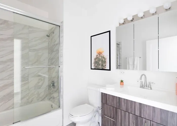 Modern 2br In South Loop With Optional Parking & Gym Access Near Museum Campus & Grant Park Apartment *