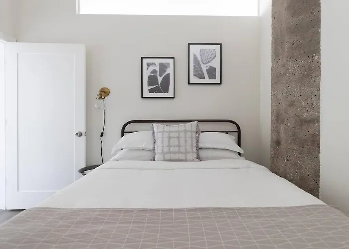 Modern 2br In South Loop With Optional Parking & Gym Access Near Museum Campus & Grant Park *