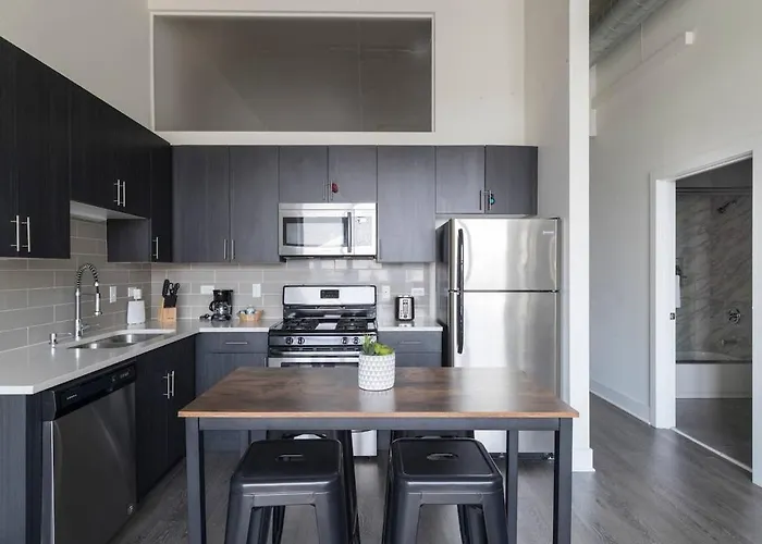 Modern 2br In South Loop With Optional Parking & Gym Access Near Museum Campus & Grant Park *